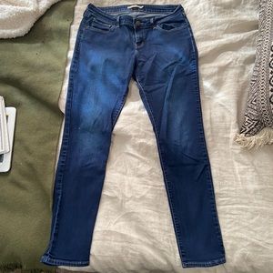 Levi’s 811 Curvy Skinny jeans